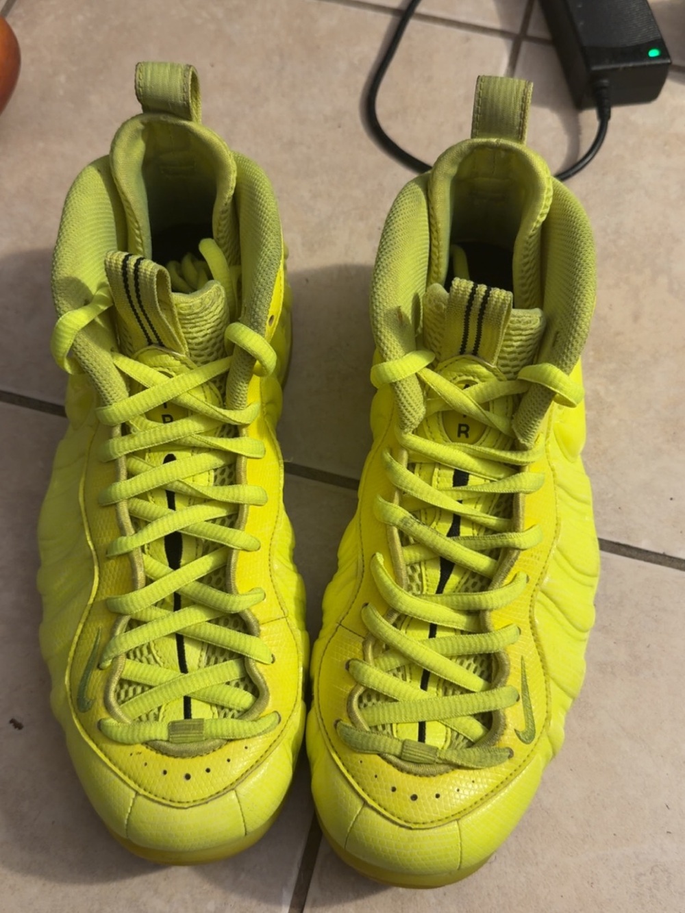 Nike Foamposite Air Low Top Volt Yellow Lace-Up Men’s Basketball Sneakers